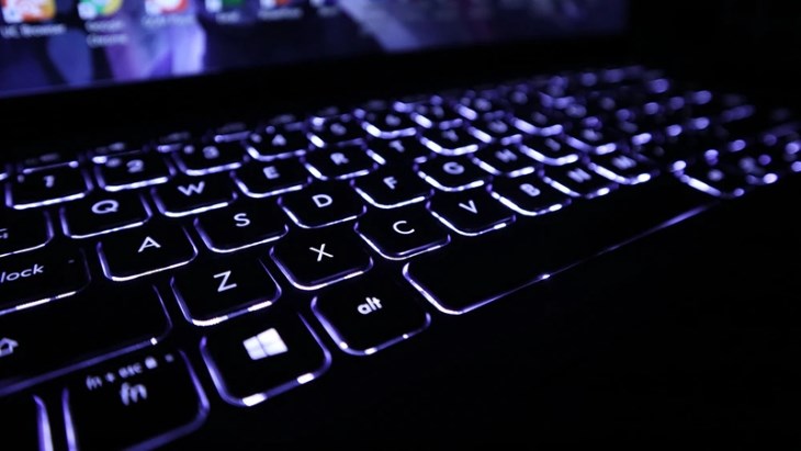 bật tắt đèn bàn phím laptop