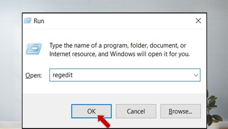 Bạn nhập regedit trong hộp thoại Run