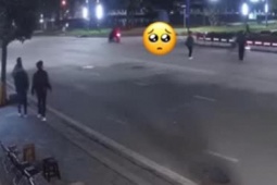 Phóng như bay, xe máy tông kinh hoàng ô tô