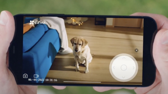Người dùng có thể nhận hình ảnh rõ nét, tương tác hai chiều qua camera Ezviz C6. Ảnh: Ezviz