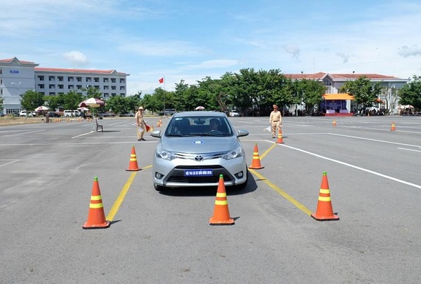 Làm thế nào để lái xe vào đúng hình dạng