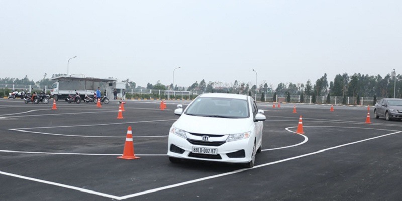 Cách lái xe ô tô theo điều kiện giao thông