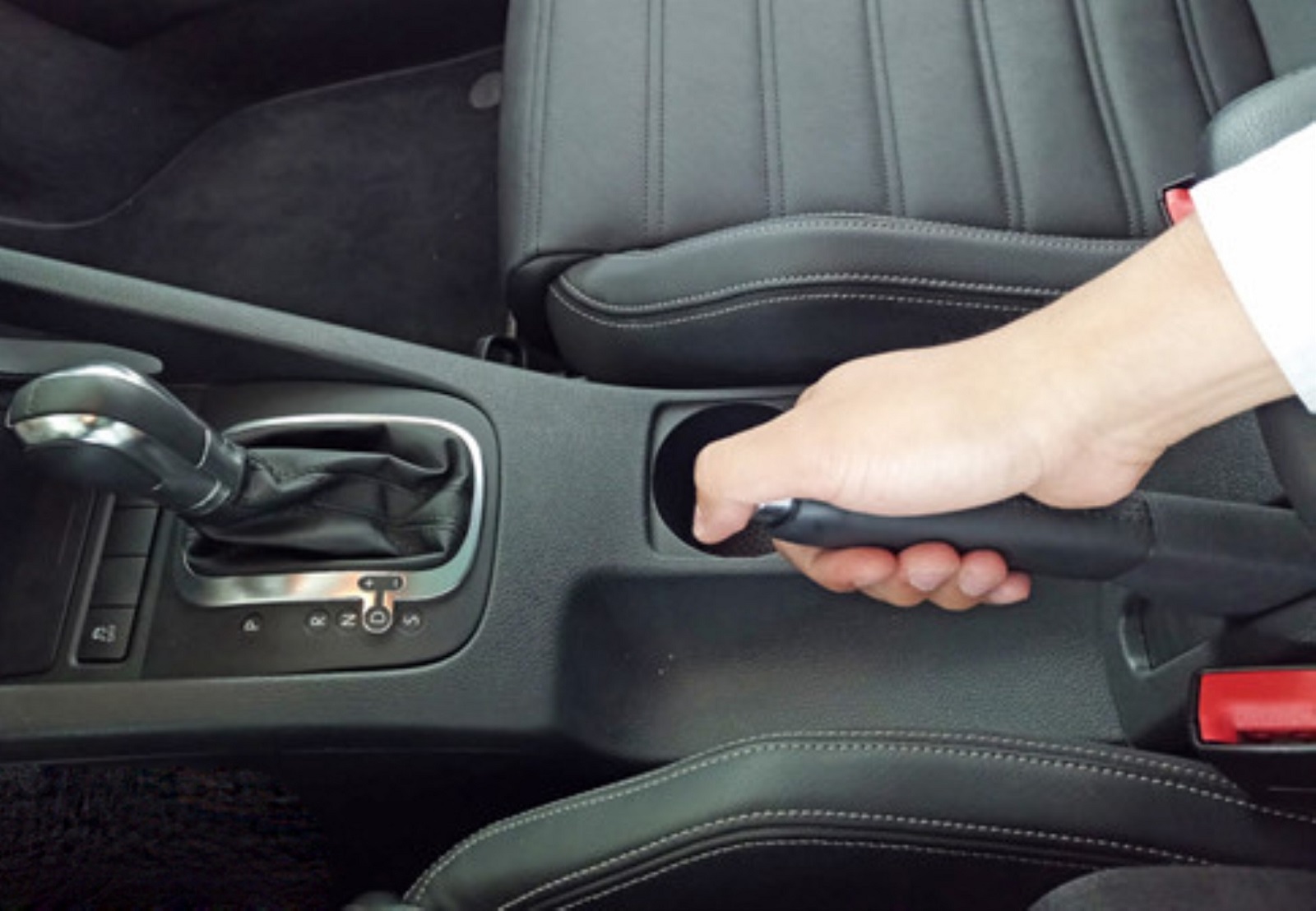 Cách lái xe xuống dốc