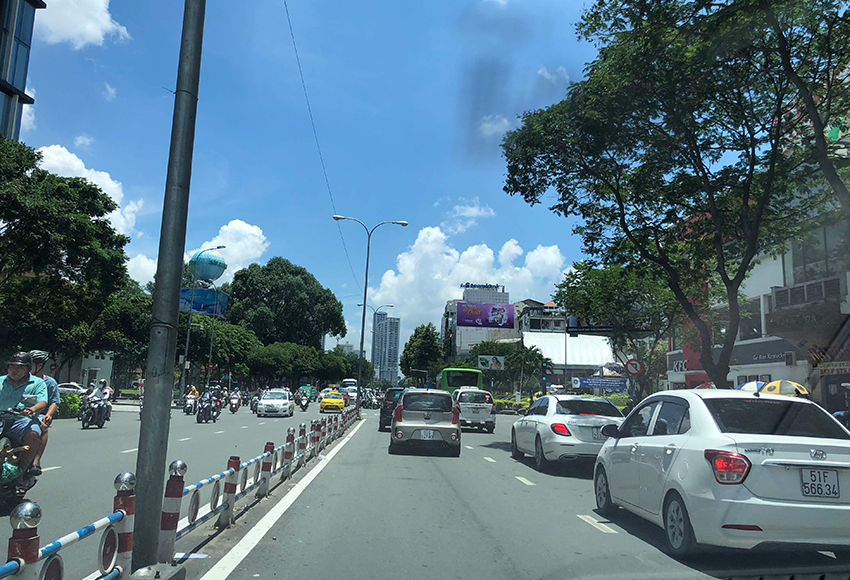 Làm thế nào để đưa xe vào phía sau