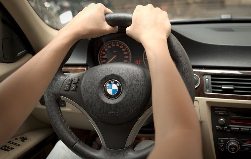 Làm thế nào để đưa xe vào phía sau