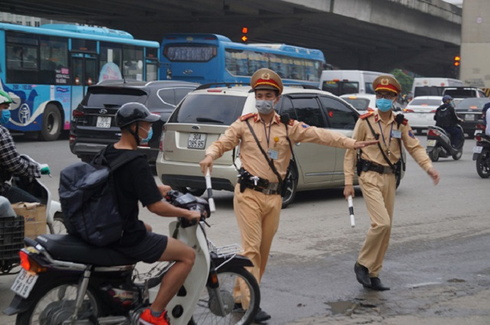 Cam kết tuân thủ luật pháp và quy định giao thông