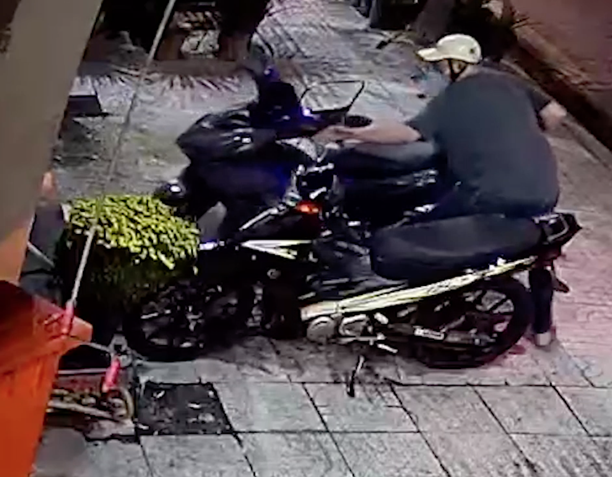 Camera an ninh: Trộm xe máy trong 5 giây