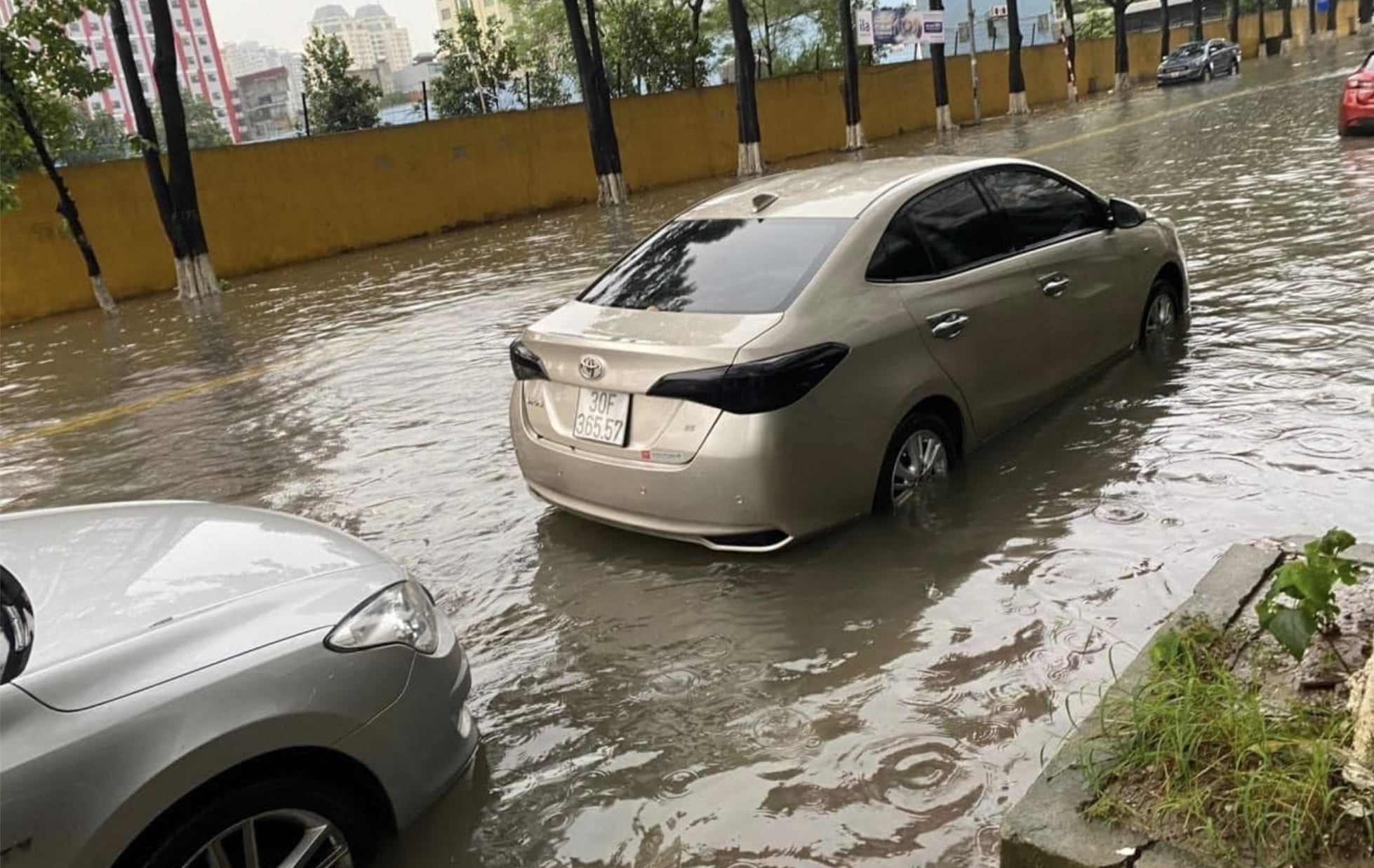 lái xe qua ngã tư