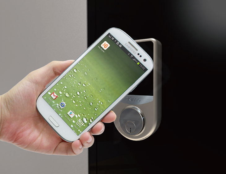 NFC mang đến trải nghiệm tuyệt vời, tích hợp NFC trên điện thoại và cửa, khi bạn chạm nhẹ vào cửa, cửa sẽ mở hoặc đóng lại. NFC mang đến trải nghiệm tuyệt vời, tích hợp NFC trên điện thoại và cửa, khi bạn chạm nhẹ vào cửa, cửa sẽ mở hoặc đóng lại.